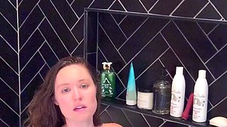 Big boobs webcam slut toys her asshole