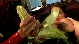 Voracious cook Kayla Quinn use a carrot to polish her wet pussy for orgasm