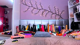 Shaved pussy blonde Tasha Reign with big boobs goes solo