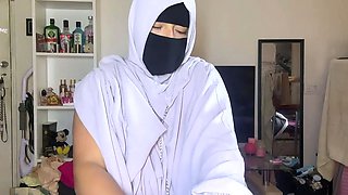 American teen in a hijab uses her big tits to make you cum