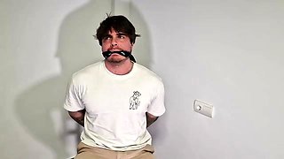 Liricaa Lamat - Speakuss - Gets a Full Laundry Gag