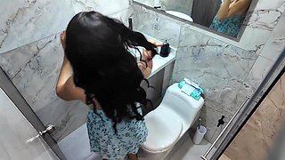 Phat-bootied COUGAR step-mom caught in the shower by her sonnie