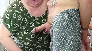 Stepmom Gives Handjob and Deep Blowjob Until Cum