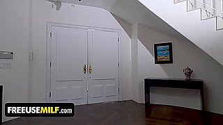 Busty Stepmom In Costume Gets Her Pussy Pounded In Perv Foursome - Reality Sex Starring Cassie Del Isla