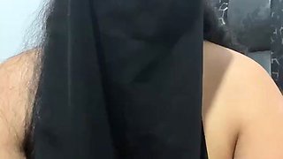 Alluring beauty shares sensual bondage passionate homemade moments
