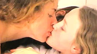 Anal fingering and cunt licking in lesbian porn