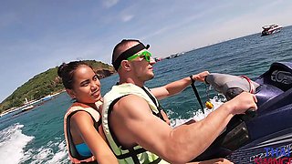 Asian babe gives epic HD blowjob and handie in outdoor interracial fun