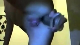 Son gros sextoy dans son cul en francais