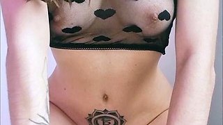 Big boob brunette masturbates on webcam