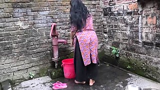 I See Aunty Taking A Bath Naked In The Washroom I Hugged Her And Started Fucking Her In The Ass