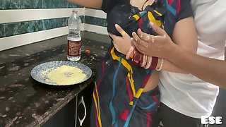 Brother In Law Put Wheat Flour On Sister In Law Blouse And Fuck Her Pussy Hard