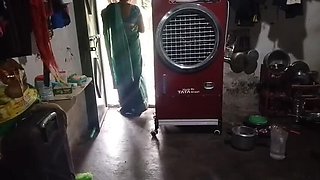 Desi Bhabhi Gives Handjob in Kitchen, Big Boobs Cumshot in Mouth Hindi Audio